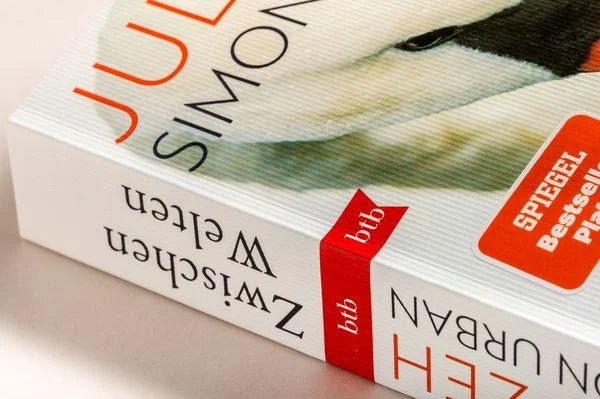 Zwischen Welten - The German Bookstore ZA