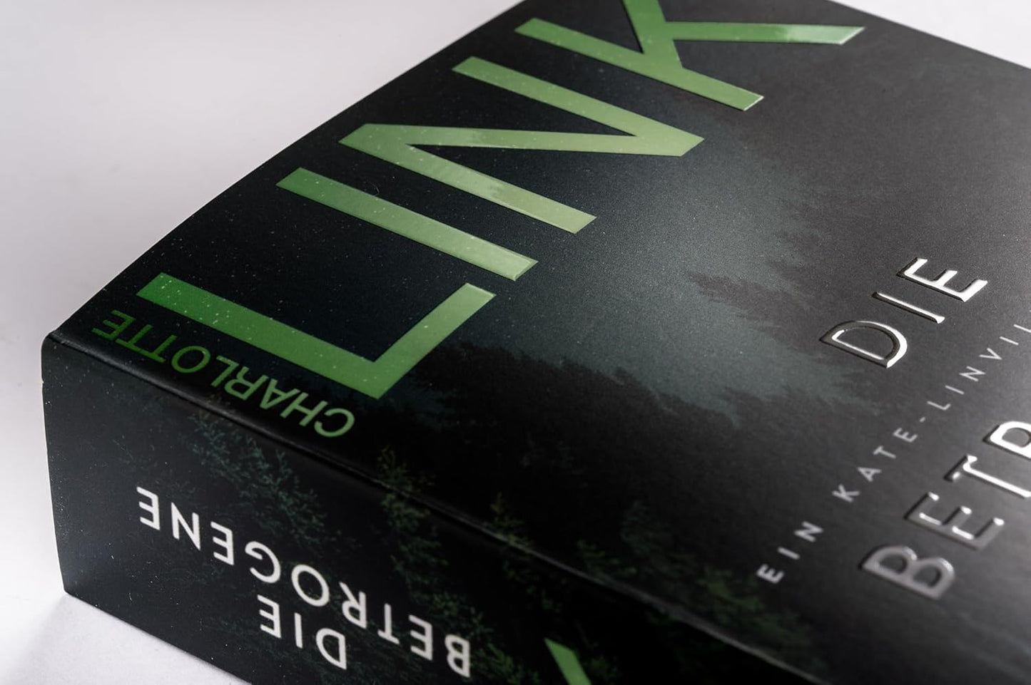 Die Betrogene: Ein Kate-Linville-Thriller, Band 1